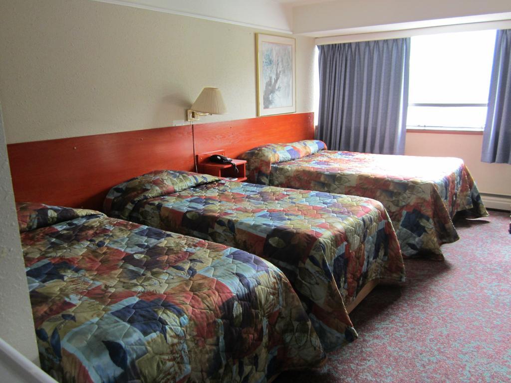Moby Dick Inn Принс-Руперт Экстерьер фото